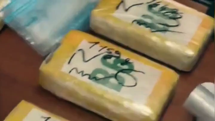 Attico “abusivo” per il confezionamento della droga, arrestato pusher con 11 chili di cocaina. IL VIDEO