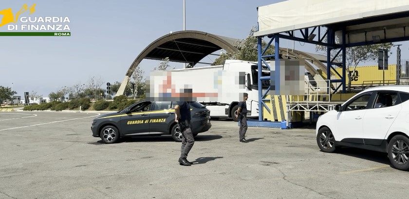 Furto in abitazione, intercettati sulla A12 e arrestati. LE IMMAGINI