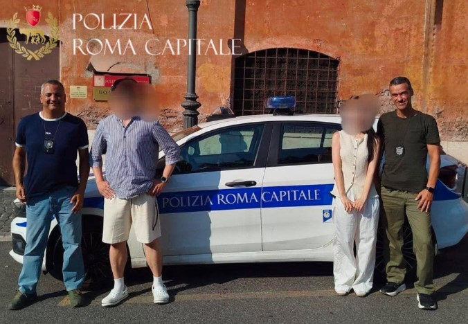 Rubano il portafogli ad una turista coreana, denunciate due borseggiatrici