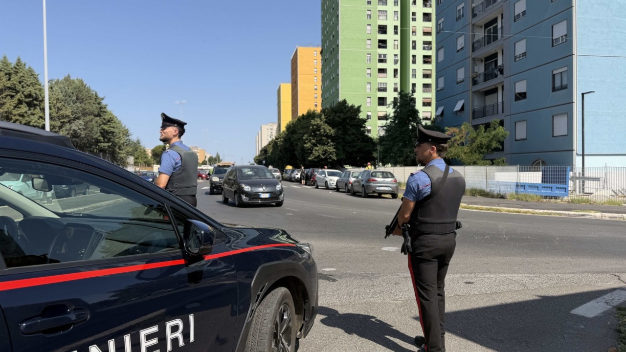 Meccanico rifiuta di lavorare gratis e gli incendiano due auto, arrestati