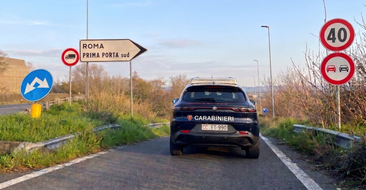 Rapinano un uomo a Prima Porta fingendosi Carabinieri, arrestati