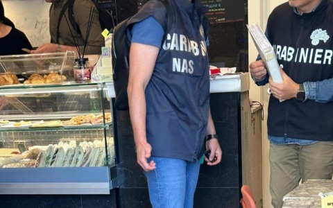 Movida e degrado nel centro storico, sigilli a due ristoranti e multe per oltre 40 mila euro