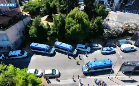 Nuovo sgombero al centro sociale Bencivenga / LE IMMAGINI