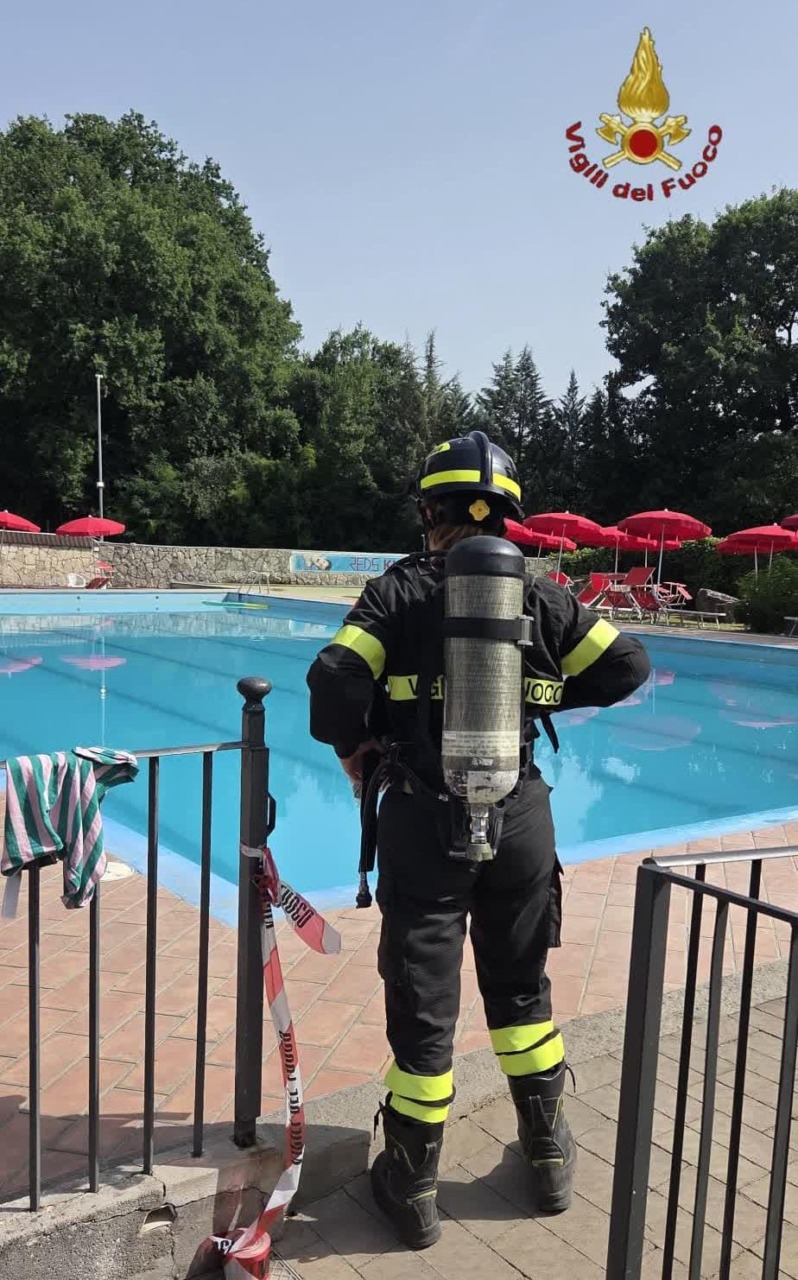 Esalazioni di cloro in un circolo sportivo: 8 intossicati. Grave un bimbo di 5 anni