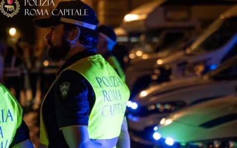 Blitz al Colosseo e nelle zone della movida, fermate 16 persone