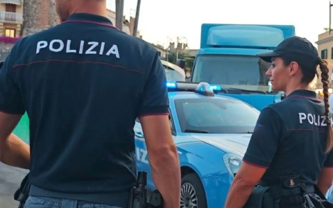 Scippi e rapine, cinque arresti e quattro rapine