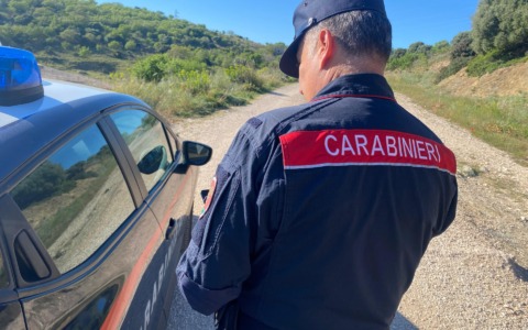 Si perde nei boschi, ritrovato dai Carabinieri Forestali grazie al cellulare
