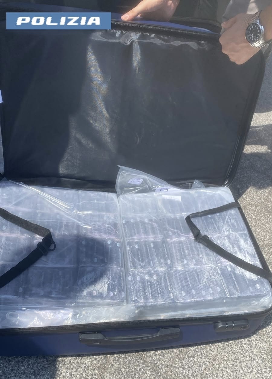 Affitta alloggio turistico nella capitale come base logistica della droga, arrestato della Polizia