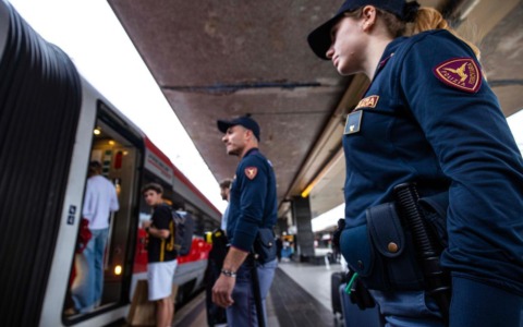 Shopping vicino alla Stazione Termini con le carte di un pensionato