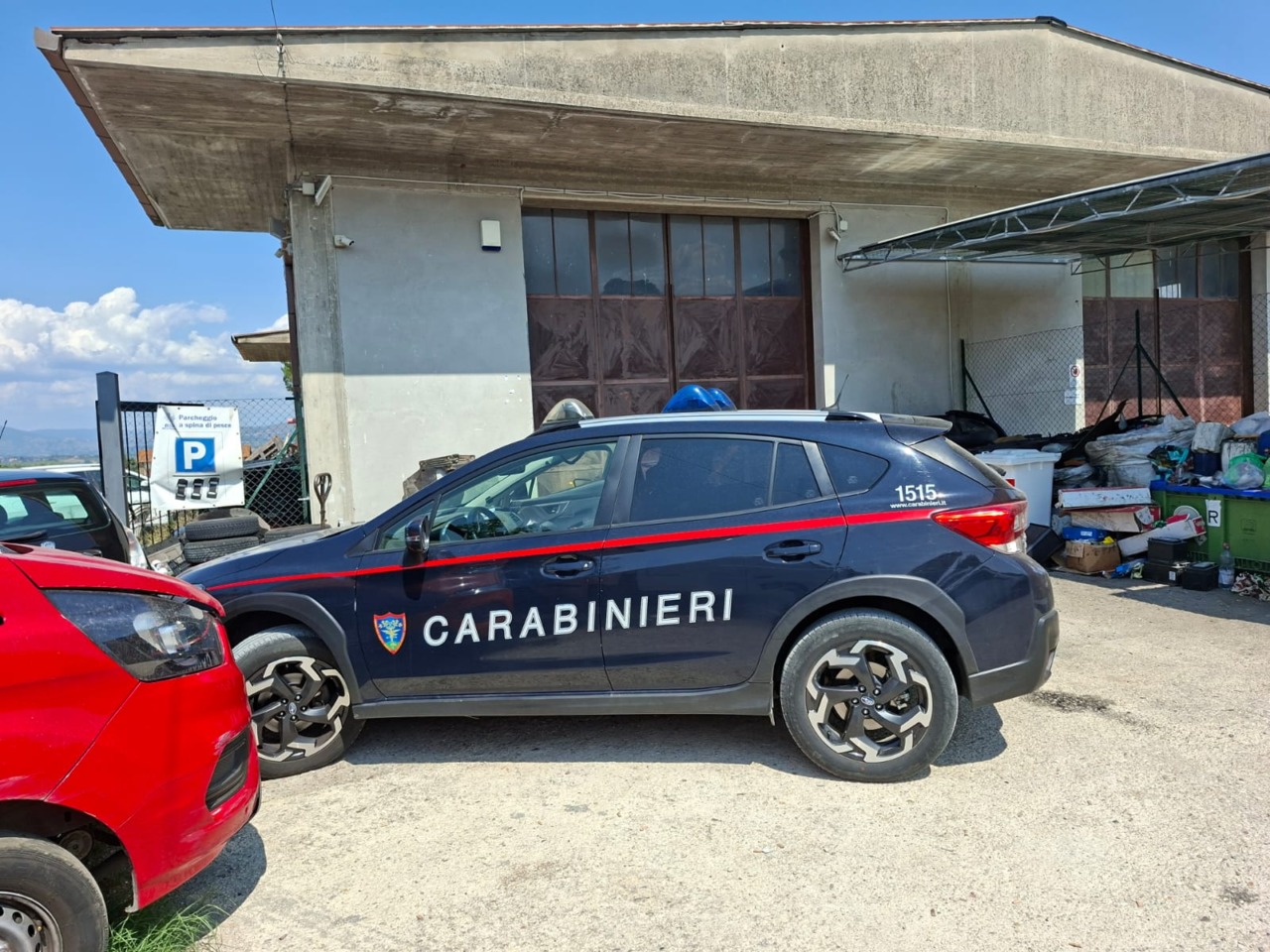 Rifiuti abbandonati nell’officina, area sequestrata