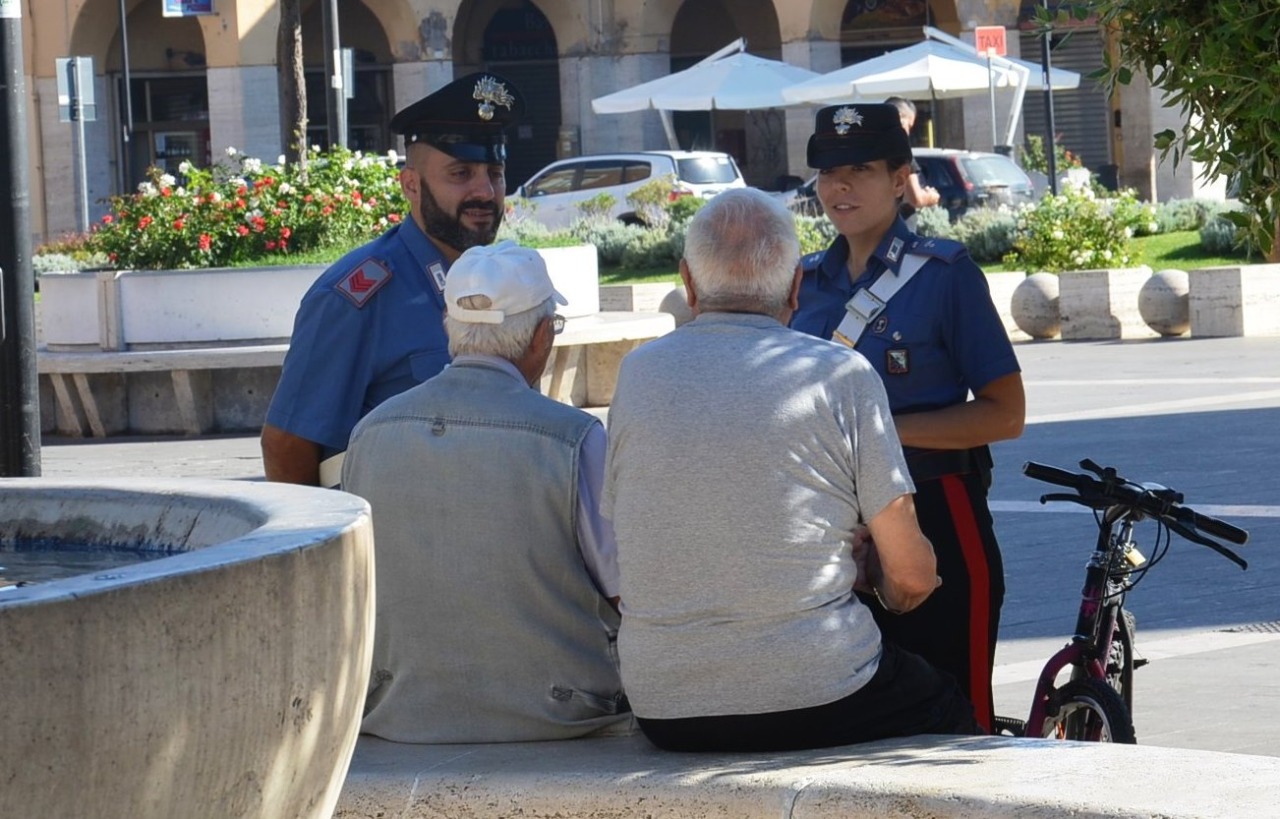 Truffe agli anziani, sgominata banda: cinque arresti tra Lazio, Campania e Liguria