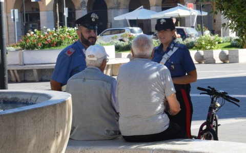 Truffe agli anziani, sgominata banda: cinque arresti tra Lazio, Campania e Liguria