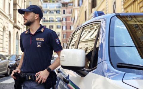 Derubato dei gioielli della moglie appena scomparsa, arrestato truffatore