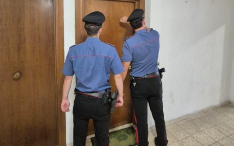 Minaccia un sedicenne per un debito di droga, arrestata una donna per estorsione