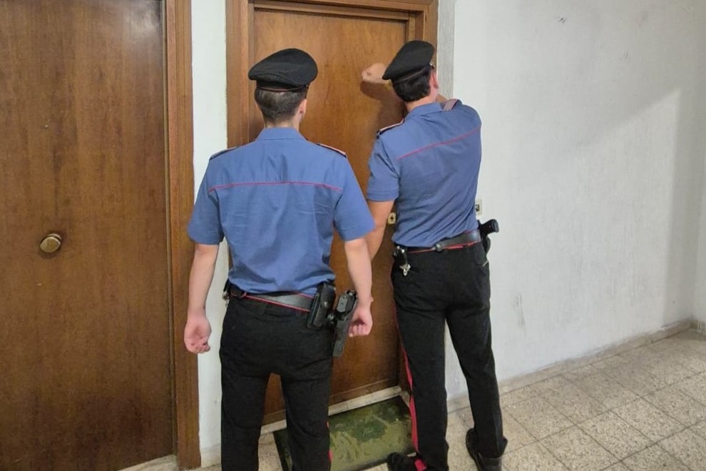 Minaccia un sedicenne per un debito di droga, arrestata una donna per estorsione