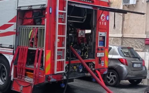 Grave incendio in corso, fiamme altissime