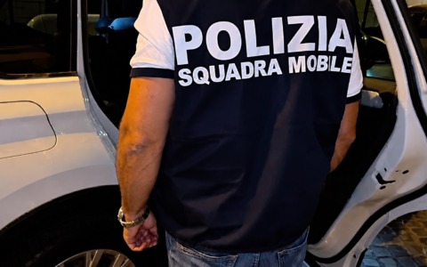 Fabbrica della cocaina in casa, arrestate tre persone. IL VIDEO