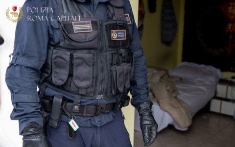  Centro massaggi “tantra” come copertura per la prostituzione, indagata una 52enne