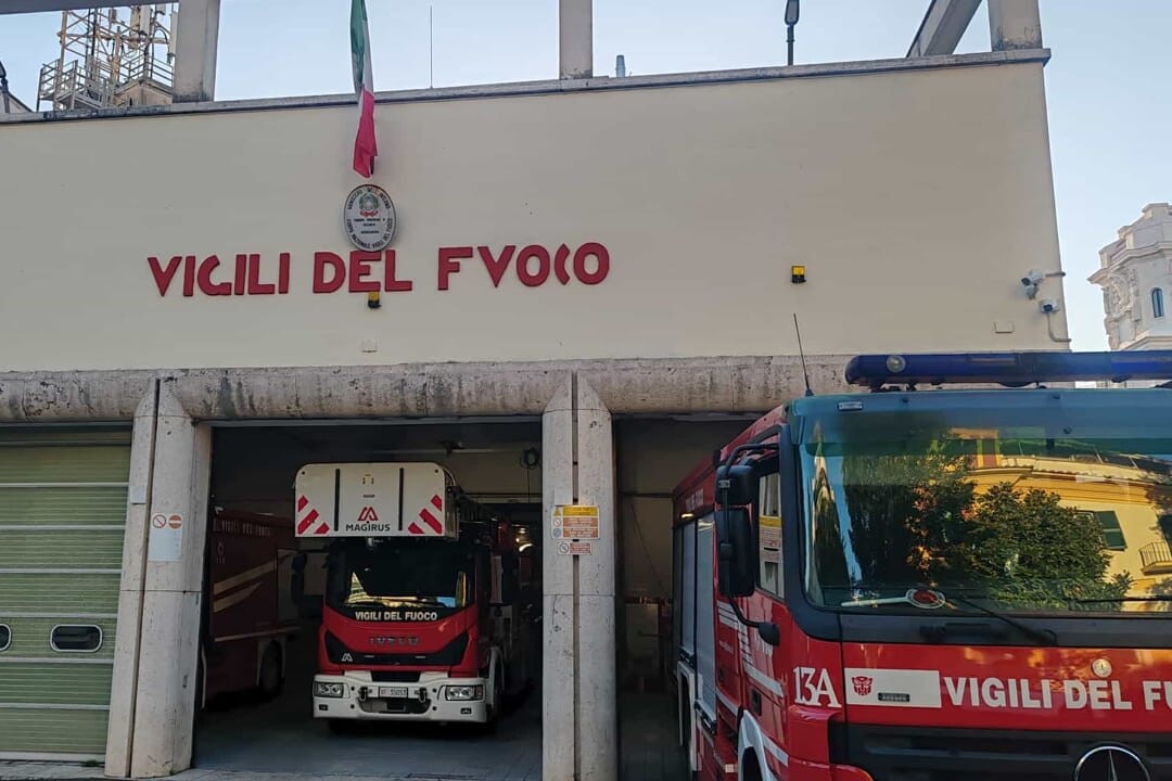 I vigili del fuoco di Ostia trasferiti al centro sportivo Guardia finanza Castel Porziano