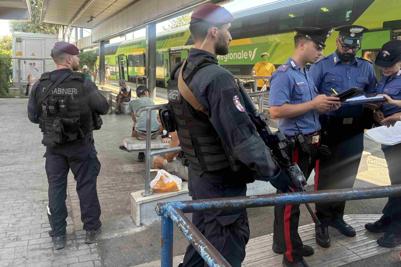Armi e droga, arrestati padre e figlio