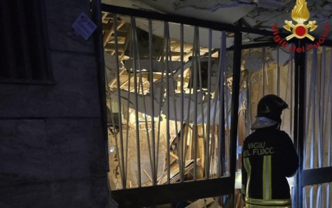Boato nella notte, esplosione nell’androne di un palazzo a Don Bosco
