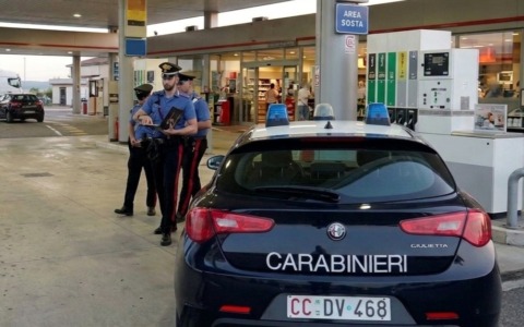 Carte aziendali per fare rifornimento, arrestato un 49enne