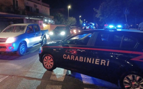 Indiziata di avere accoltellato il compagno,  divieto di avvicinamento con braccialetto elettronico