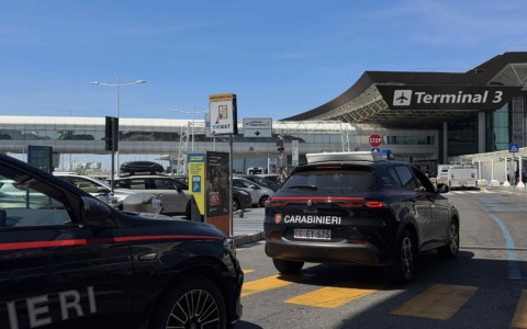 Controlli all’aeroporto: due denunce e dieci sanzioni per ncc abusivi