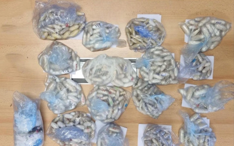 7,8 chili di cocaina ed eroina nello zaino, arrestato