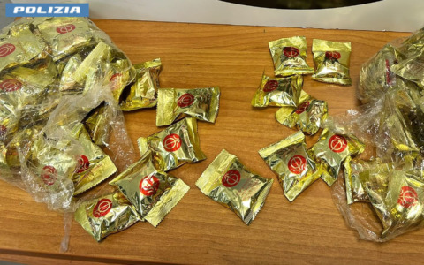 Cocaina nei biscotti della fortuna