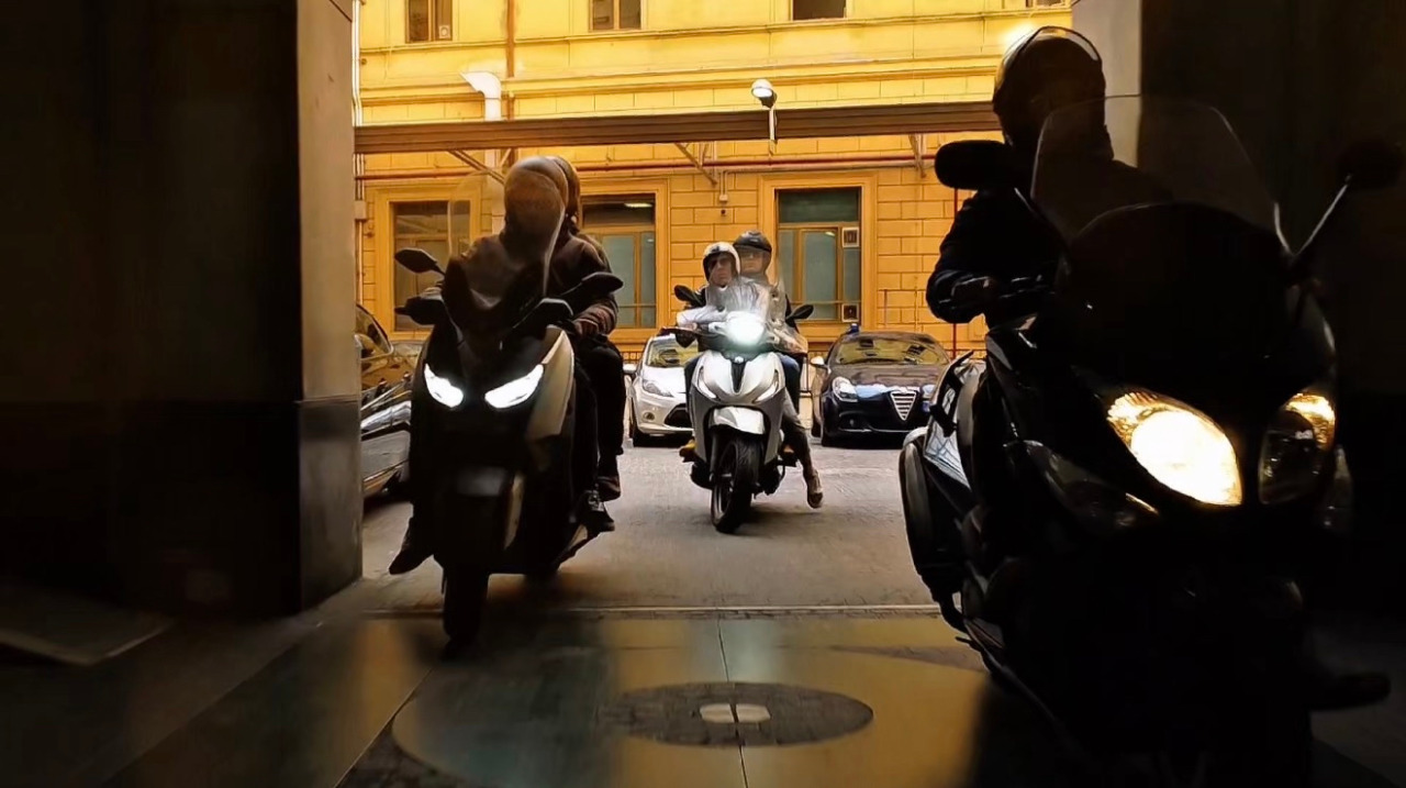 Dai vicoli del Colosseo allo “street delivery”, quattro arresti per droga