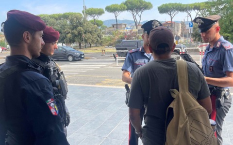 Controlli dei Carabinieri con il supporto del “Tuscania” lungo la Metro C