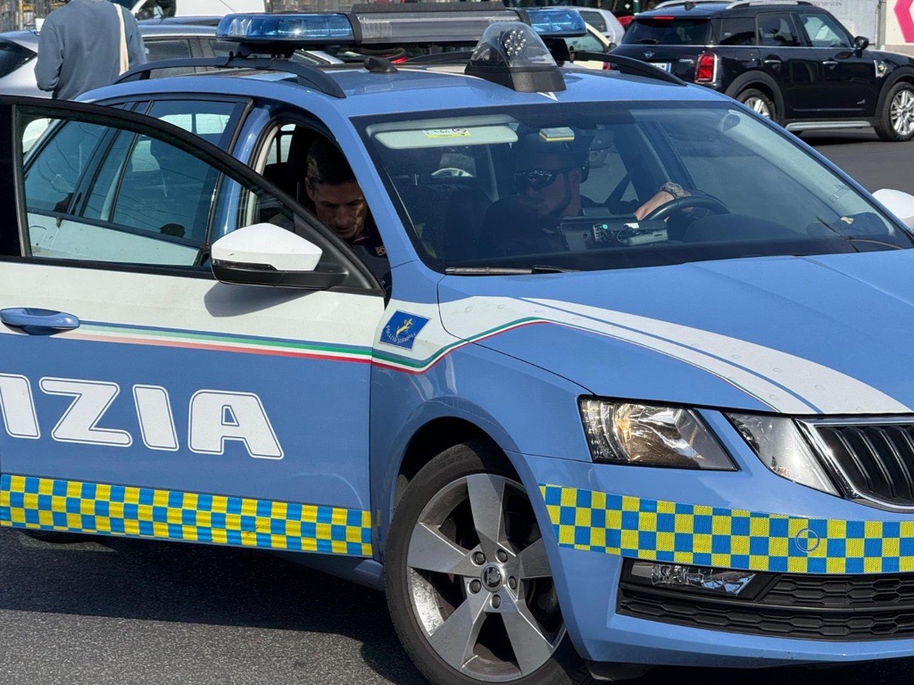 Fermata sull’A1 con due chili di hashish in auto
