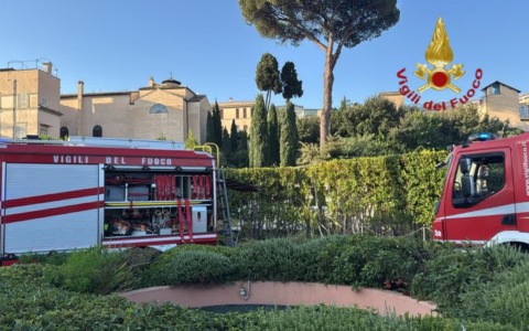 Incendio al quadro elettrico in un albergo in via del Gianicolo