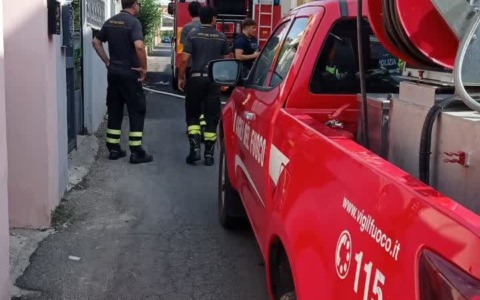 Fiamme in un’abitazione alla Romanina, morta una donna