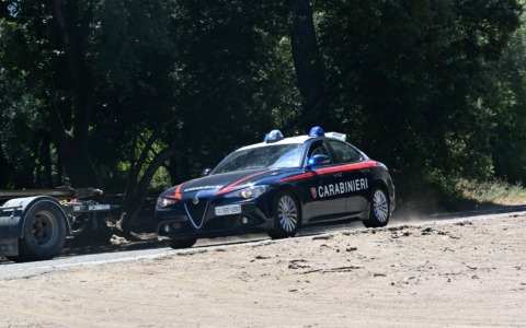 Inseguimento da film: fugge in scooter rubato e tenta la macchia, arrestato 30enne