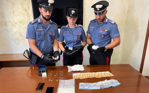 Tentano al truffa del finto carabiniere, due arresti