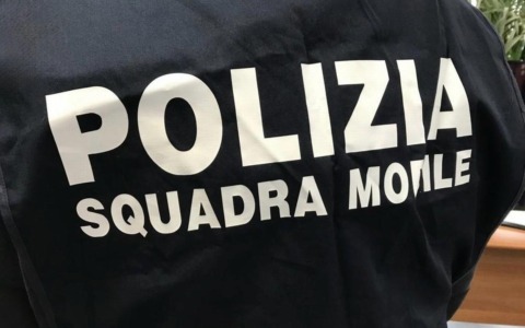 “Pit Stop” dall’auto, quattro arresti