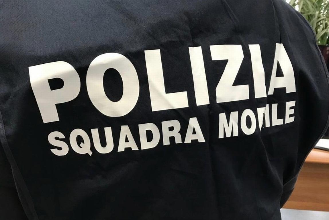 “Pit Stop” dall’auto, quattro arresti