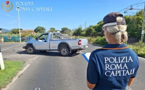 Schianto mortale sulla via Flaminia, perde la vita un centauro