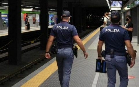 Furti e rapine tra metro e centro, 7 arresti