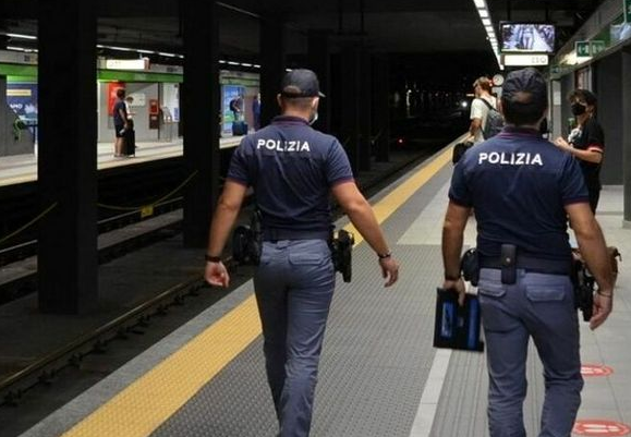 Furti e rapine tra metro e centro, 7 arresti