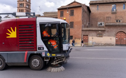 Ama, nuovo piano per la pulizia di Roma: più servizi nelle periferie