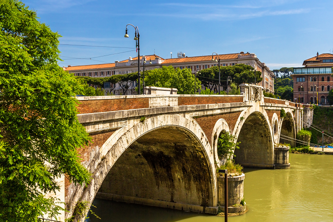 Ponte Matteotti chiude al transito per il rinnovo dei binari del tram