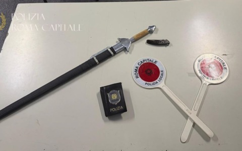 Controlli della Polizia Locale, fermata un’auto rubata con armi a bordo