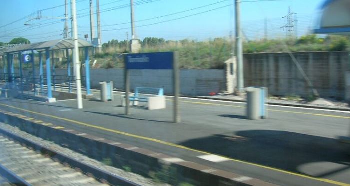 Senza fissa dimora trovato morto in un sottopasso della stazione Torricola