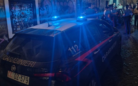 Tragedia alla stazione, clochard trovato morto all’alba nel sottopasso