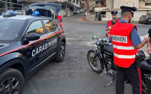 Controlli dei carabinieri a Tomba di Nerone e Ottavia, 7 arresti