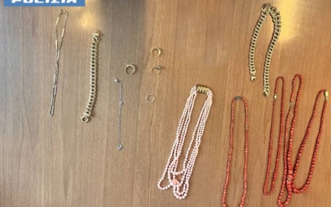 Truffa del finto carabiniere a un’anziana, tre arresti sull’A1