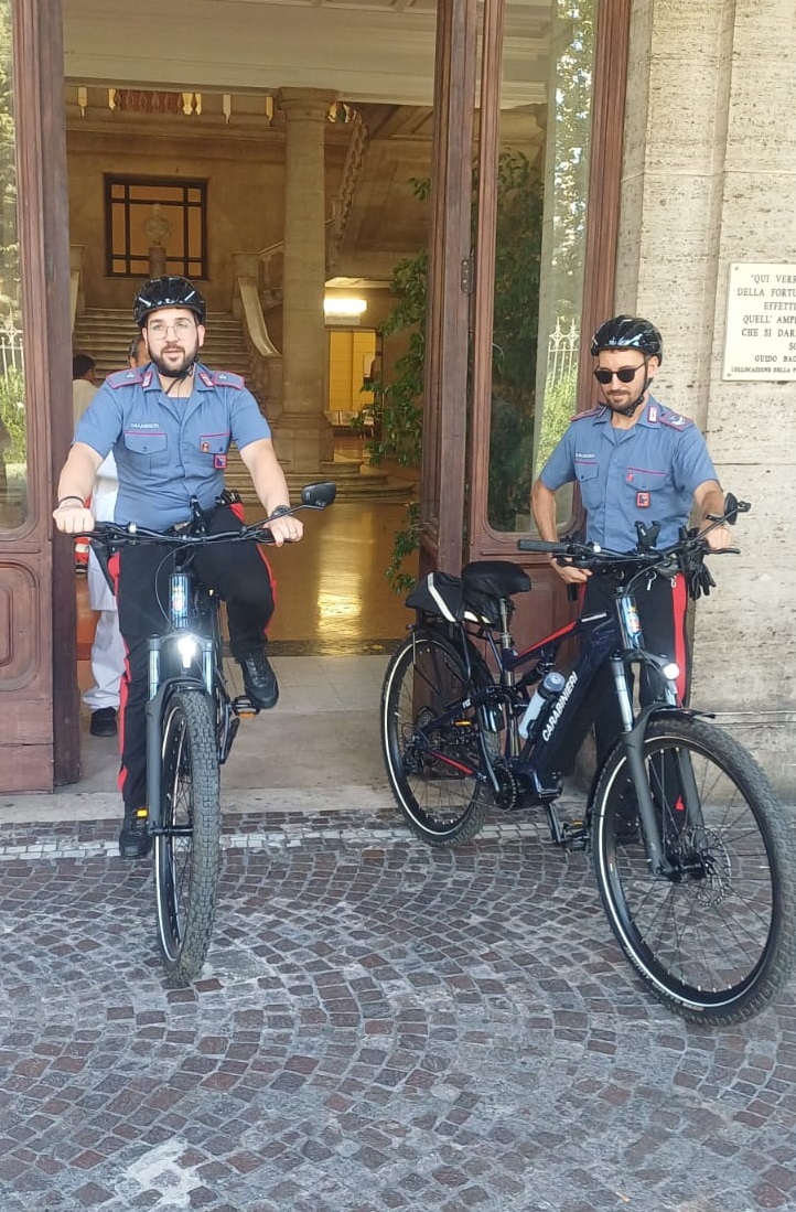 Policlinico Umberto I, la sicurezza diventa green: Carabinieri in pattuglia con bici e scooter elettrici